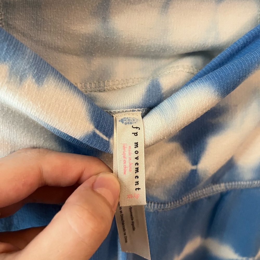 FREE PEOPLE MOVEMENT Blue and White Tie-Dye Leggings - Picture 3 of 7